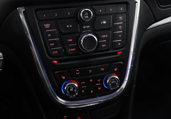 Подержанный автомобиль Opel Mokka 2013 года (13 фото)