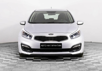 Подержанный автомобиль Kia Ceed Hatchback 2015 года (2 фото)