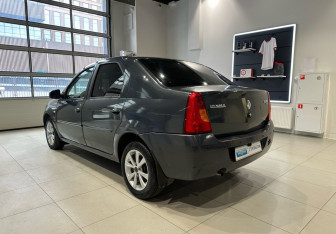 Подержанный автомобиль Renault Logan Sedan 2008 года (6 фото)