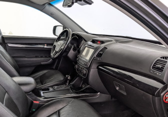 Подержанный автомобиль Kia Sorento 2016 года (13 фото)