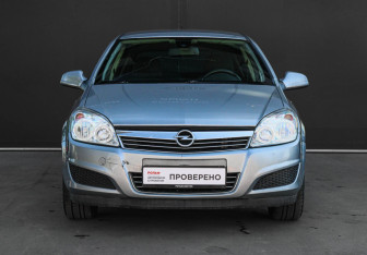 Подержанный автомобиль Opel Astra Hatchback 2011 года (2 фото)