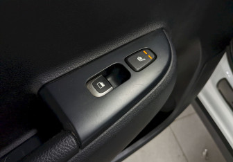 Подержанный автомобиль Kia Rio Hatchback 2017 года (15 фото)