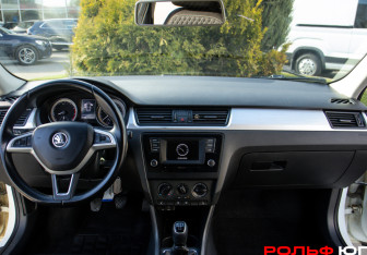 Подержанный автомобиль Skoda Rapid Liftback 2016 года (10 фото)