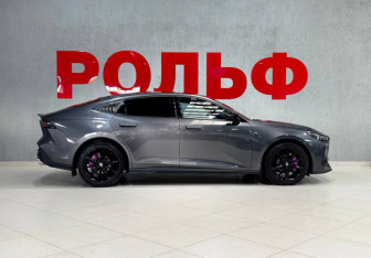 Подержанный автомобиль Changan UNI-V 2023 года (4 фото)