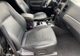 Подержанный автомобиль Mitsubishi Pajero 2011 года (9 фото)