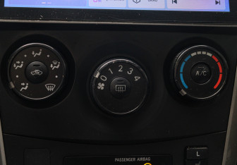 Подержанный автомобиль Toyota Corolla Sedan 2007 года (14 фото)