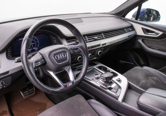 Подержанный автомобиль Audi Q7 2018 года (9 фото)