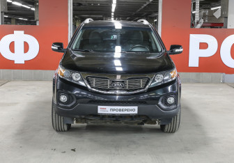 Подержанный автомобиль Kia Sorento 2010 года (2 фото)