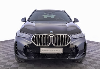 Подержанный автомобиль BMW X6 2025 года (2 фото)