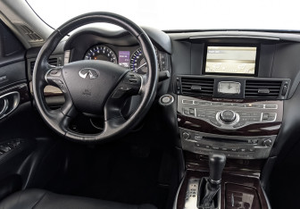 Подержанный автомобиль Infiniti Q70 2015 года (28 фото)