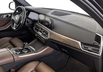 Подержанный автомобиль BMW X5 2019 года (13 фото)