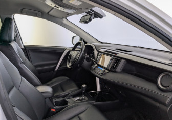 Подержанный автомобиль Toyota RAV4 2019 года (11 фото)