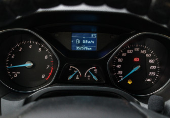 Подержанный автомобиль Ford Focus Sedan 2011 года (18 фото)