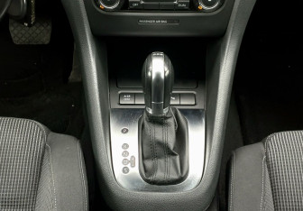 Подержанный автомобиль Volkswagen Golf Hatchback 2011 года (14 фото)