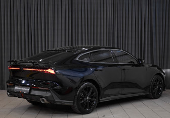 Подержанный автомобиль Changan UNI-V 2024 года (4 фото)