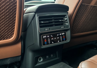 Подержанный автомобиль Audi Q7 2021 года (21 фото)