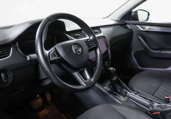 Подержанный автомобиль Skoda Octavia Liftback 2019 года (7 фото)