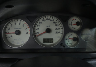 Подержанный автомобиль Mitsubishi Lancer Sedan 2005 года (10 фото)