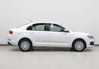 Подержанный автомобиль Skoda Rapid Liftback 2022 года (4 фото)