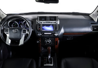 Подержанный автомобиль Toyota Land Cruiser Prado 2015 года (13 фото)