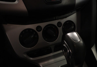 Подержанный автомобиль Ford Focus Hatchback 2012 года (16 фото)