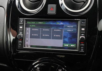 Подержанный автомобиль Nissan Note 2016 года (16 фото)