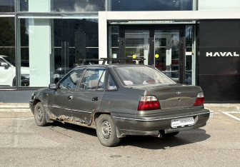Подержанный автомобиль Daewoo Nexia Sedan 2004 года (7 фото)