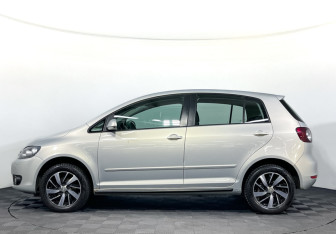 Подержанный автомобиль Volkswagen Golf Plus 2010 года (8 фото)