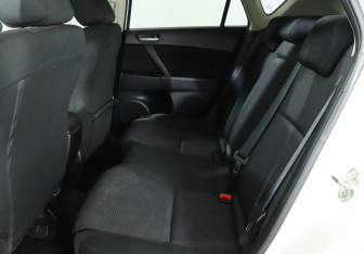 Подержанный автомобиль Mazda 3 Hatchback 2011 года (10 фото)