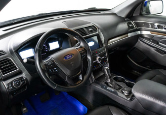Подержанный автомобиль Ford Explorer 2017 года (6 фото)