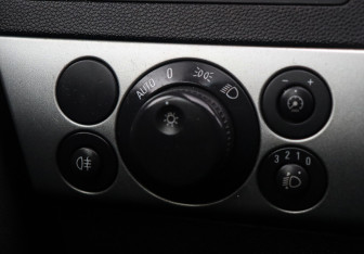 Подержанный автомобиль Opel Astra Sedan 2014 года (13 фото)