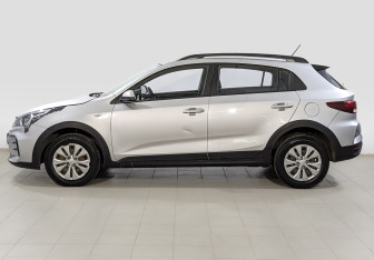 Подержанный автомобиль Kia Rio Hatchback 2021 года (8 фото)