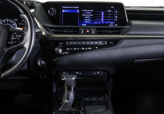 Подержанный автомобиль Lexus ES 2020 года (14 фото)
