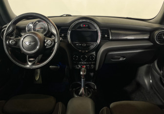 Подержанный автомобиль MINI Hatch 2017 года (12 фото)