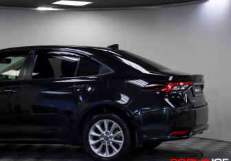 Подержанный автомобиль Toyota Corolla Sedan 2019 года (28 фото)