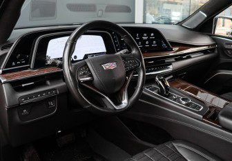 Подержанный автомобиль Cadillac Escalade Suv 2021 года (20 фото)