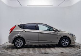 Подержанный автомобиль Hyundai Solaris Hatchback 2015 года (4 фото)