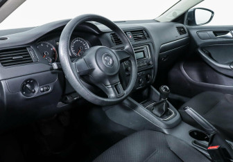 Подержанный автомобиль Volkswagen Jetta Sedan 2014 года (7 фото)