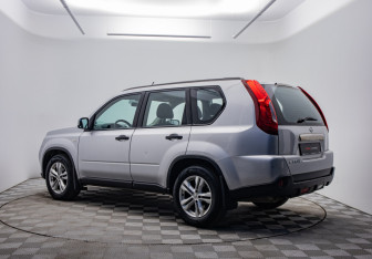 Подержанный автомобиль Nissan X-Trail 2012 года (7 фото)