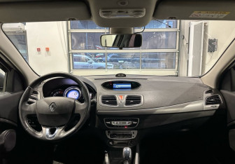 Подержанный автомобиль Renault Fluence 2014 года (15 фото)