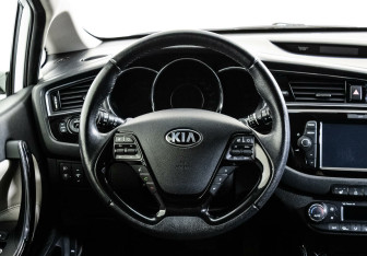 Подержанный автомобиль Kia Ceed Wagon 2017 года (8 фото)