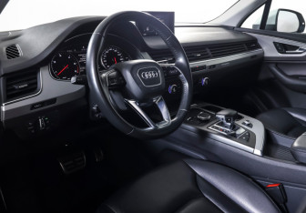 Подержанный автомобиль Audi Q7 2018 года (14 фото)