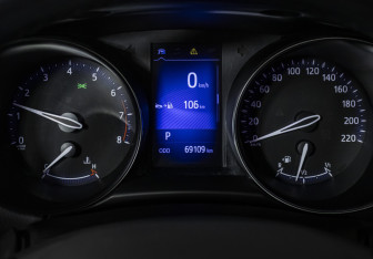 Подержанный автомобиль Toyota C-HR 2018 года (11 фото)