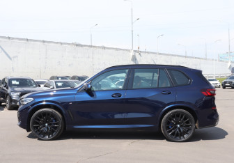 Подержанный автомобиль BMW X5 2022 года (8 фото)