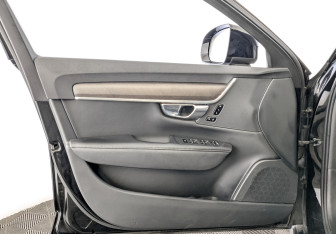 Подержанный автомобиль Volvo V90 Cross Country 2019 года (19 фото)