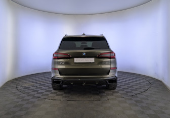 Подержанный автомобиль BMW X5 2021 года (6 фото)