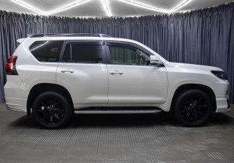 Подержанный автомобиль Toyota Land Cruiser Prado 2018 года (4 фото)
