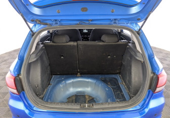 Подержанный автомобиль Kia Rio Hatchback 2019 года (10 фото)