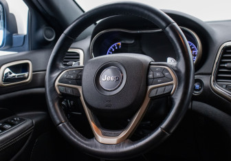 Подержанный автомобиль Jeep Grand Cherokee 2015 года (15 фото)