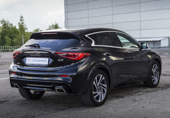 Подержанный автомобиль Infiniti Q30 2017 года (5 фото)